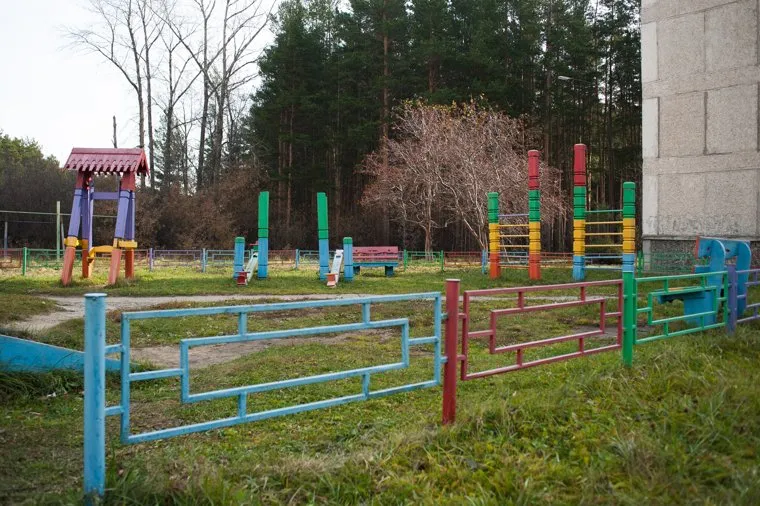 Дома, обслуживаемые управляющей компанией "ПКК". Свердловская область, Полевской , жилые дома, детская площадка, город полевской, ук пкк