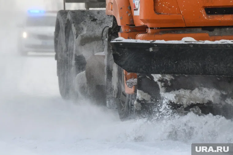 В случае продолжения снегопадов и обледенения участков группировки дорожной техники будут усилены