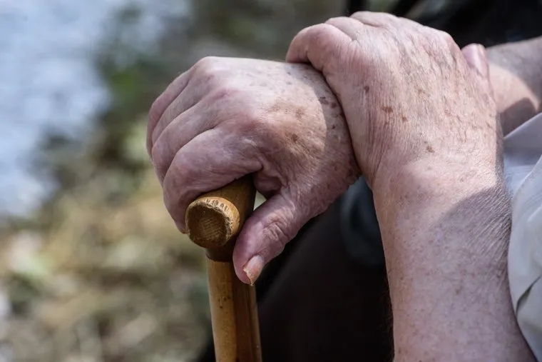 На могиле военкора Ростислава Журавлева. Екатеринбург