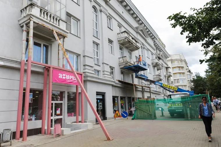 Балкон дома проспект Ленина 61. Челябинск