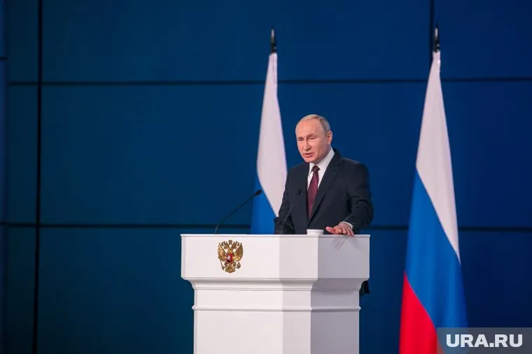 Владимир Путин назвал причину упрощения гражданства иностранцам