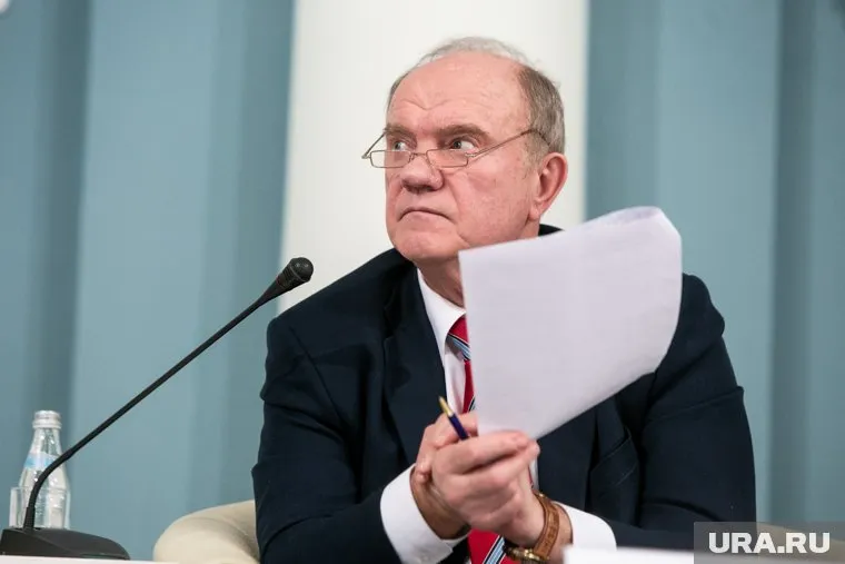 Зюганов выступил против рекламы Сбербанка