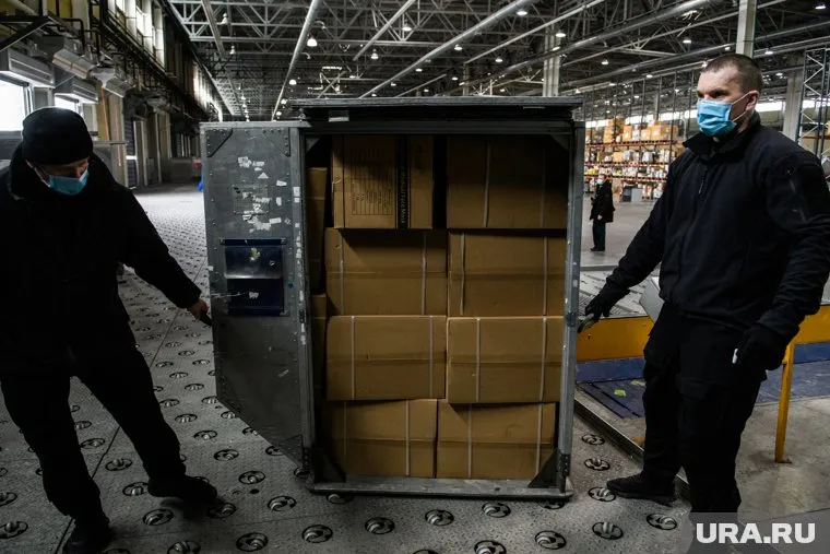 В медучреждения Челябинска начали привозить средства защиты