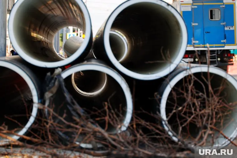 Труба позволит отводить воду во время дождей или талых вод