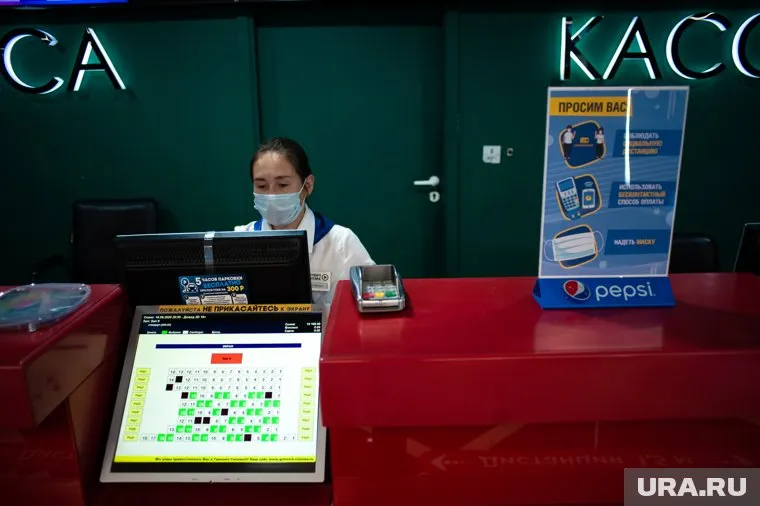 Российские кинотеатры теряют миллиарды рублей из-за отсутствия проката западных фильмов