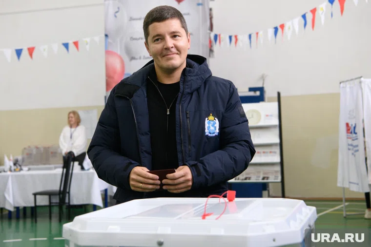 Глава Ямала пришел на выборы (архивное фото)