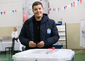 Губернатор Ямала Артюхов проголосовал на выборах в окружное Заксобрание