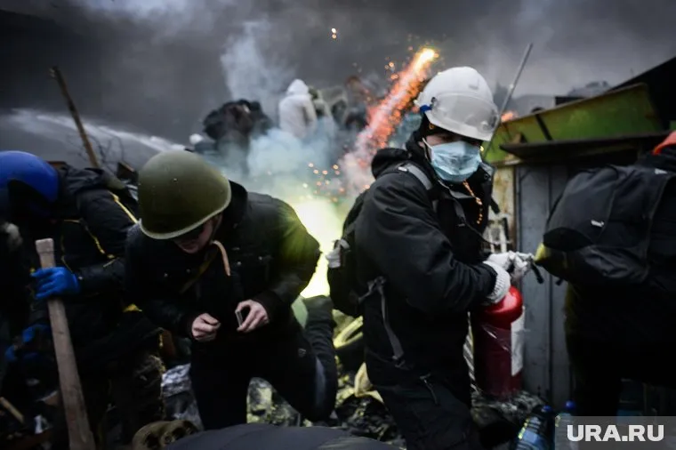 Часть населения требует открыть границу с Колумбией для ввоза гуманитарной помощи