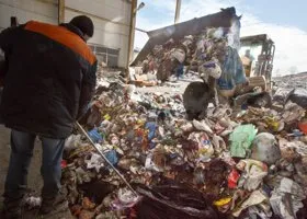 Свердловские власти проводят мусорную реформу после коллапса в четырех городах