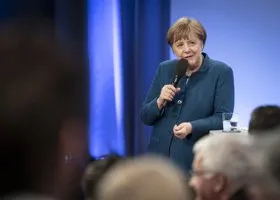 Меркель анонсировала переговоры Путина и Зеленского в Париже