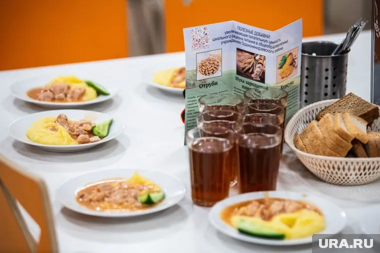 21 полицейский отравился в столовой