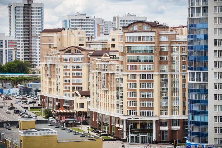 Крыша ТРЦ «Гринвич» - монтаж дирижабля. Екатеринбург, тихвин