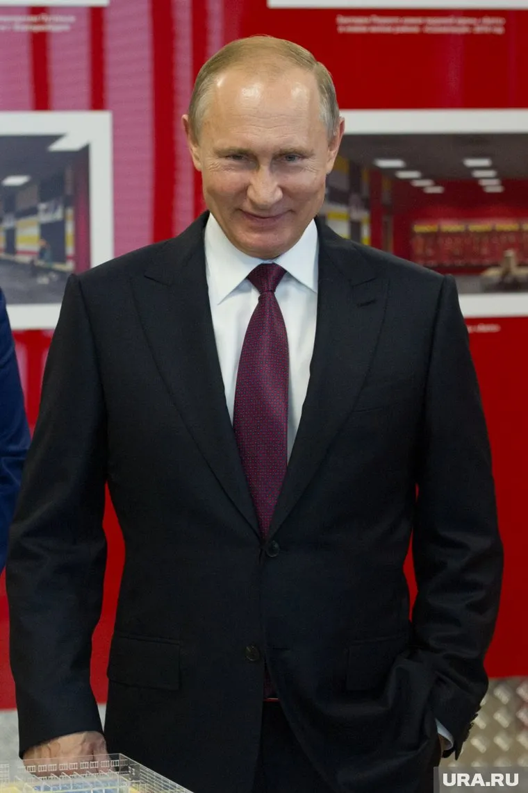 «Выберите Путина канцлером», – гласят плакаты