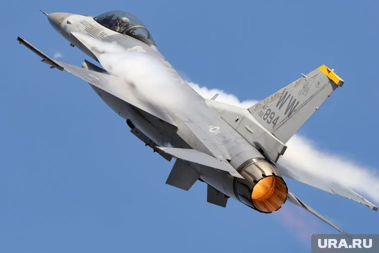 F-16 могут атаковать территории в 300 километрах от границы Украины