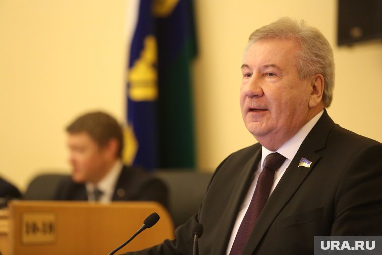 Общественник из Сургута пожаловался спикеру думы ХМАО на вывеску в цветах флага Украины