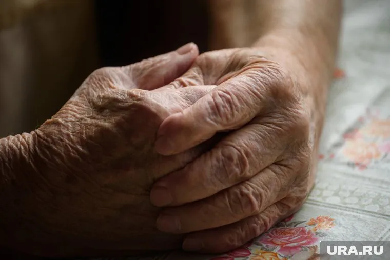 Ультрафиолетовые лучи также вредят коже, сообщил косметолог