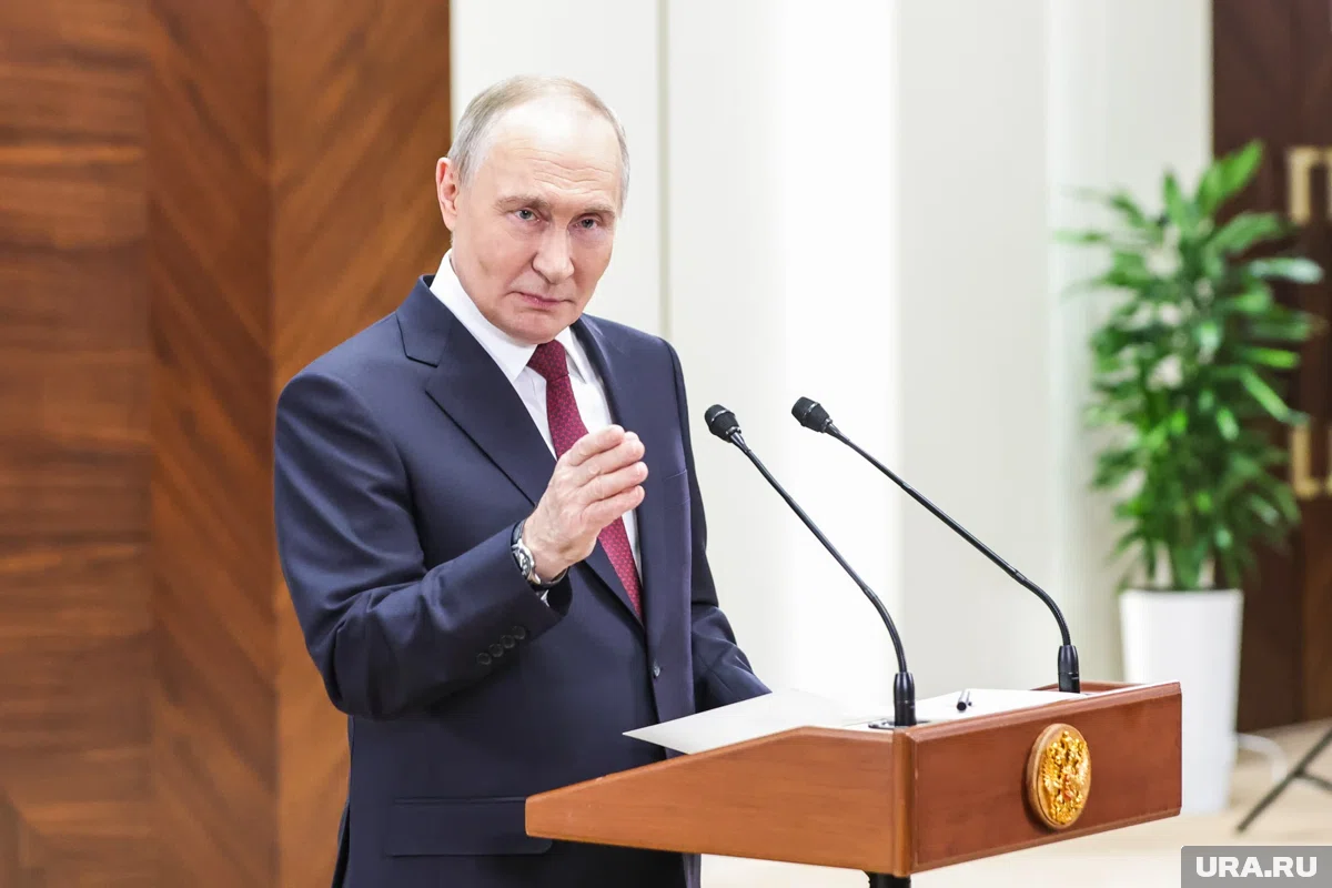 Путин отметил работу юристов в оказании бесплатной помощи участникам СВО и их семьям