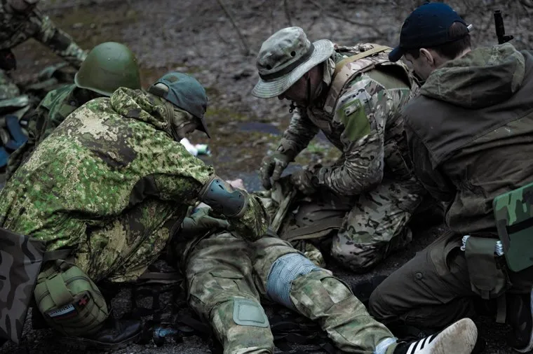 Военно-тактическая подготовка гражданского населения на полигоне. Пермь
