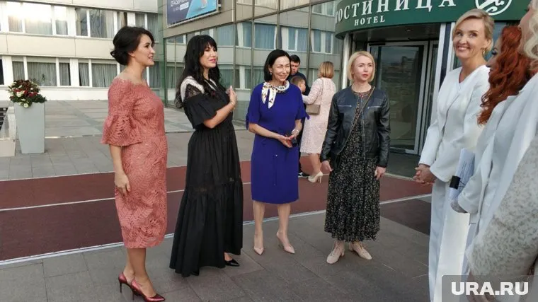 Ирина Текслер (вторая слева) поддержала в Челябинске важный социальный проект