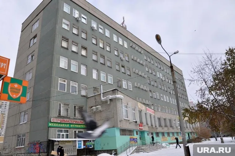 В поликлинике № 3 обрушился потолок