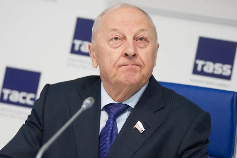 Пресс-конференция, посвященная юбилею первого губернатора Свердловской области Эдуарда Росселя. Екатеринбург