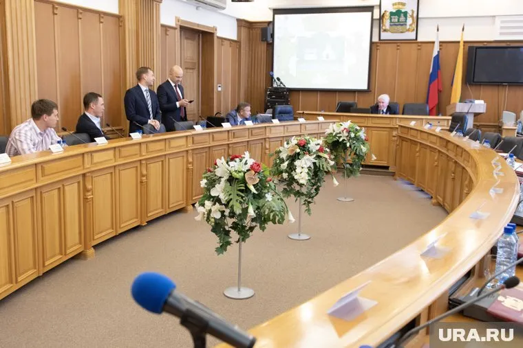 На заседание пришло семь депутатов при кворуме в 9 человек