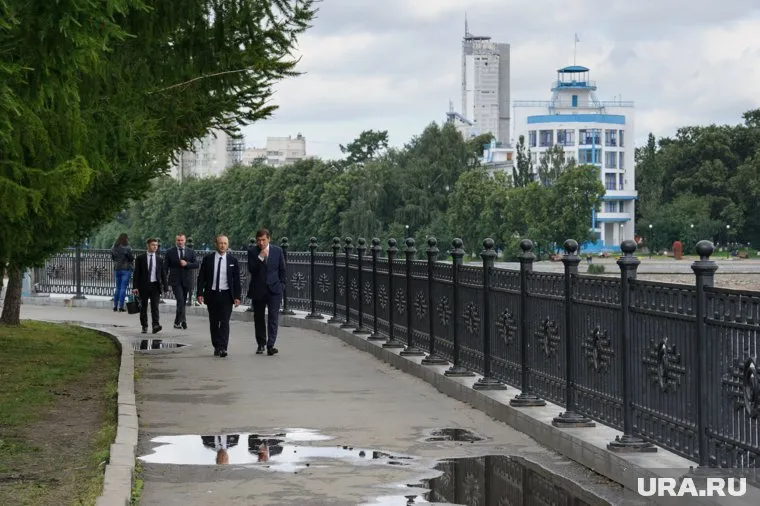 Игорь Алтушкин (слева) по сути, создал почву для появления нового главного застройщика Екатеринбурга