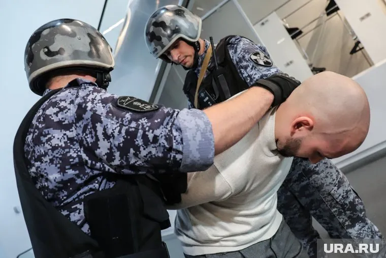 Подозреваемого в подготовке теракта на 9 мая в Москве отправили в СИЗо