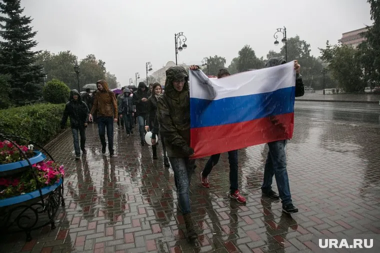 На митинг в поддержку России собралось более 2000 человек