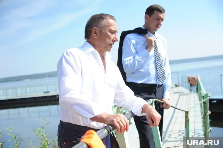 Человек из окружения Александра Аристова (слева) Денис Девяткин покидает Челябинск