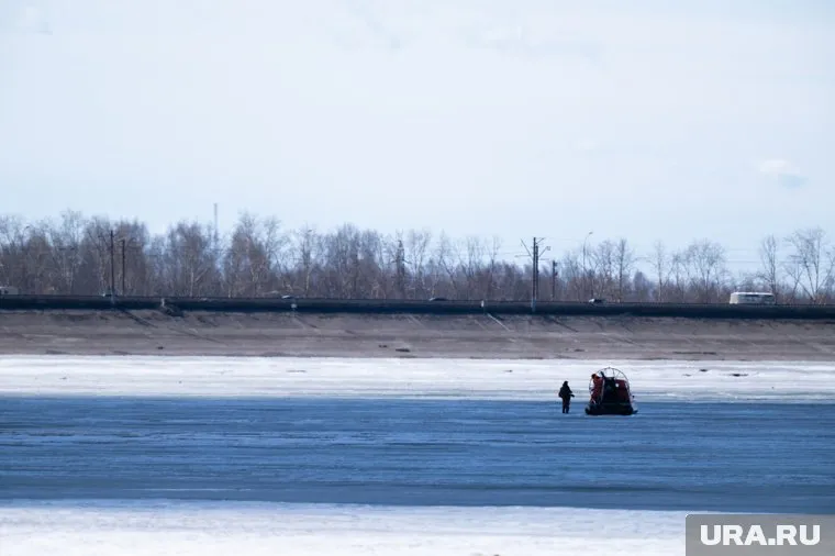 Рыбак ушел под воду на момент прибытия экстренных служб (архивное фото)