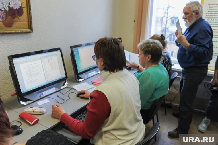 Несмотря на дефицит кадров на рынке труда, предпенсионеров не стали чаще брать на работу