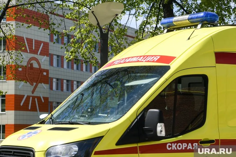 Мужчина не видел скорую помощь из-за грузовика 