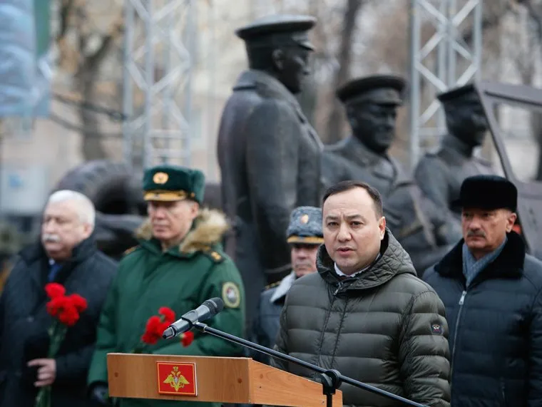 Открытие памятника маршалу Жукову у штаба ЦВО.