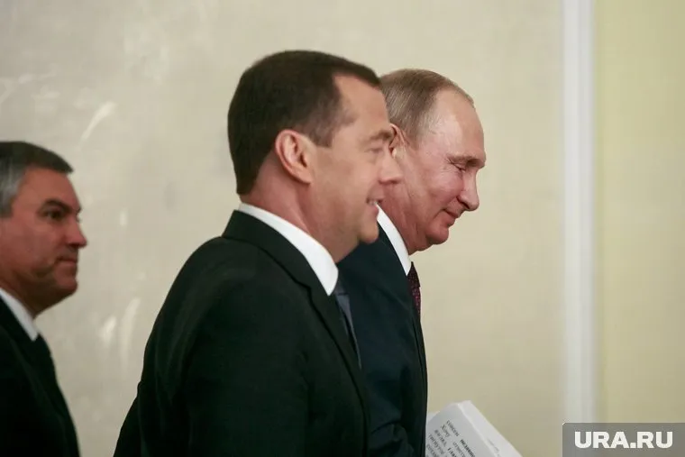Президент и премьер-министр редко уезжают за границу одновременно
