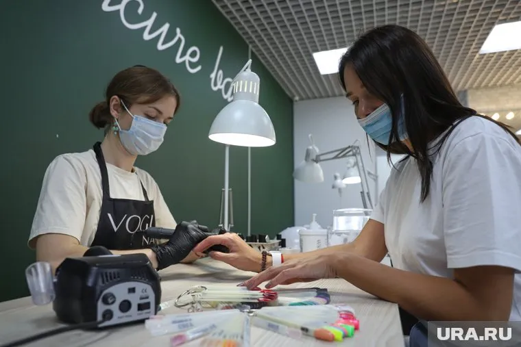 Дороже всего маникюр обойдется жителям Нового Уренгоя