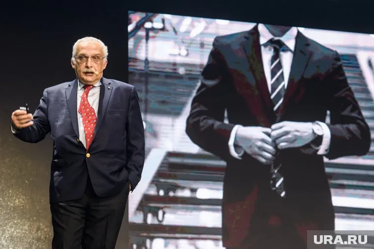 Александр Друзь не стал называть точный размер своей пенсии