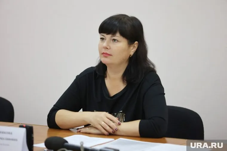 Мэр Елена Стиникова пообещала депутатами ответить на их вопросы на заседании думы
