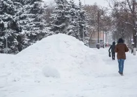 На Тюмень обрушился снежный шторм