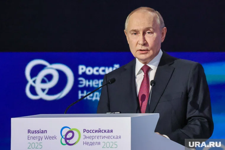 Путин поручил усилить поддержку студенческих семей в России