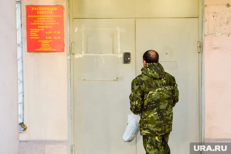 Законопроект исключает норму о штрафе за несообщение в военкомат о переезде только в период призыва