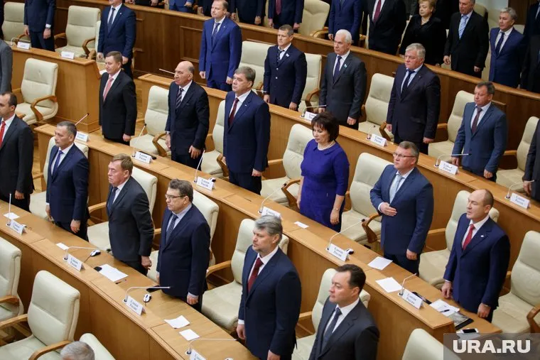 Депутатов, получающих зарплату, будет больше, но меньше