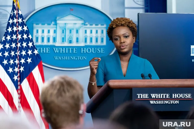 Карин Жан-Пьер отказалась комментировать слова Путина о возможных ударах Киева вглубь РФ