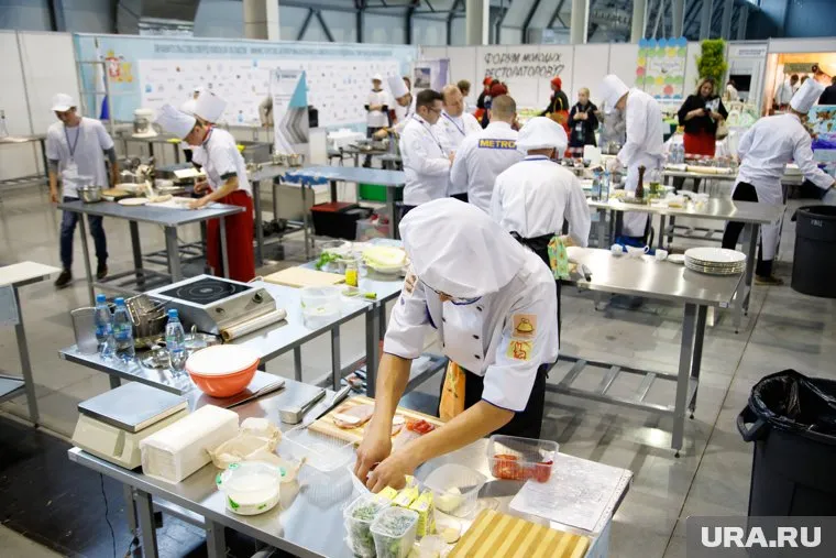 В Белоярском прошел конкурс среди поваров школьных столовых по приготовлению оленины