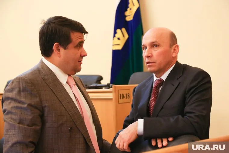 По словам источников, эсера Владимир Пискайкина (слева) поддерживает вице-губернатор Сергей Сарычев (справа)