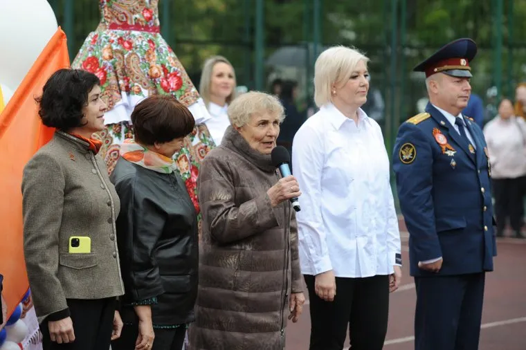 Линейка первоклассников с ветераном СВО Сергеем Бормотовым. Челябинск