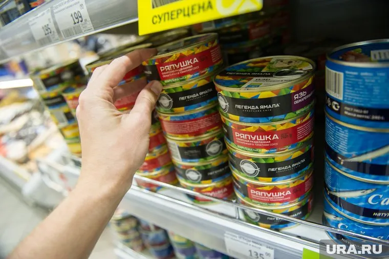 Роспотребнадзор рекомендует обращать внимание на внешний вид консервы