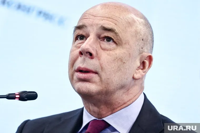 Пенсионеры не хотят идти работать из-за низких зарплат, уточнил Антон Силуанов