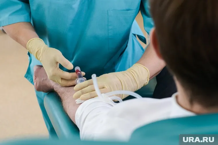 У столичных пунктов приема крови выстраиваются очереди, чтобы оказать помощь пострадавшим