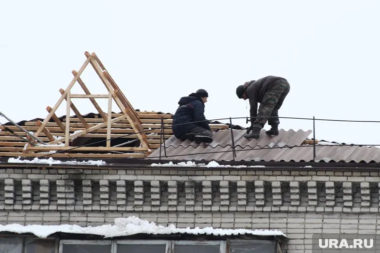 Аварийному дому назначили УК